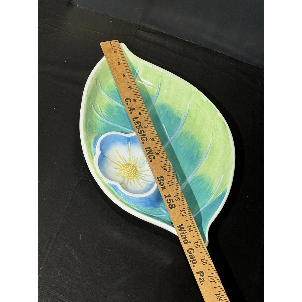 Summer Stock Chip N Dip Leaf Ceramic Bowl 2000‎ EUC